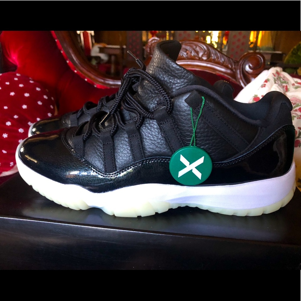 Air Jordan 11 Low 72-10 mens size 12